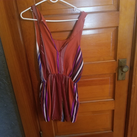 Everly Rust Striped Romper. Size Large. - Picture 5 of 5